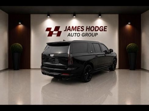 Used 2026 Cadillac Escalade ESV V w/ LPO, ONYX Package AWD/4WD image 2