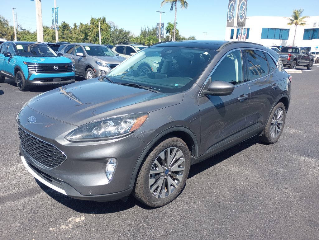 Certified 2022 Ford Escape Titanium w/ Class II Trailer Tow Package AWD/4WD image 3