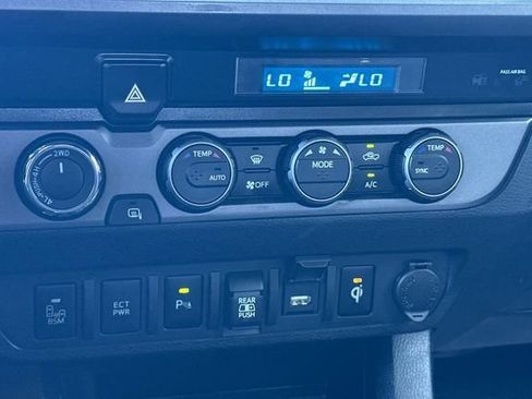 Used 2021 Toyota Tacoma TRD Sport w/ Technology Package image 22