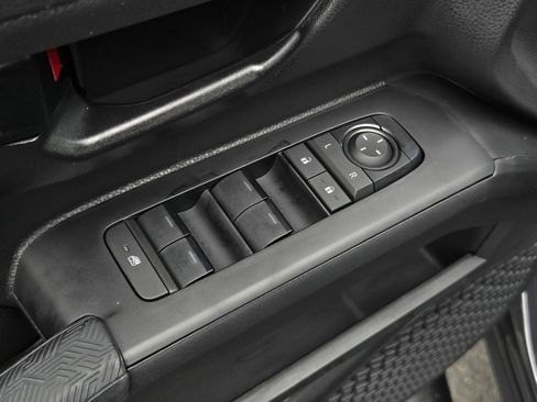 Used 2025 Toyota Tacoma SR5 AWD/4WD image 12
