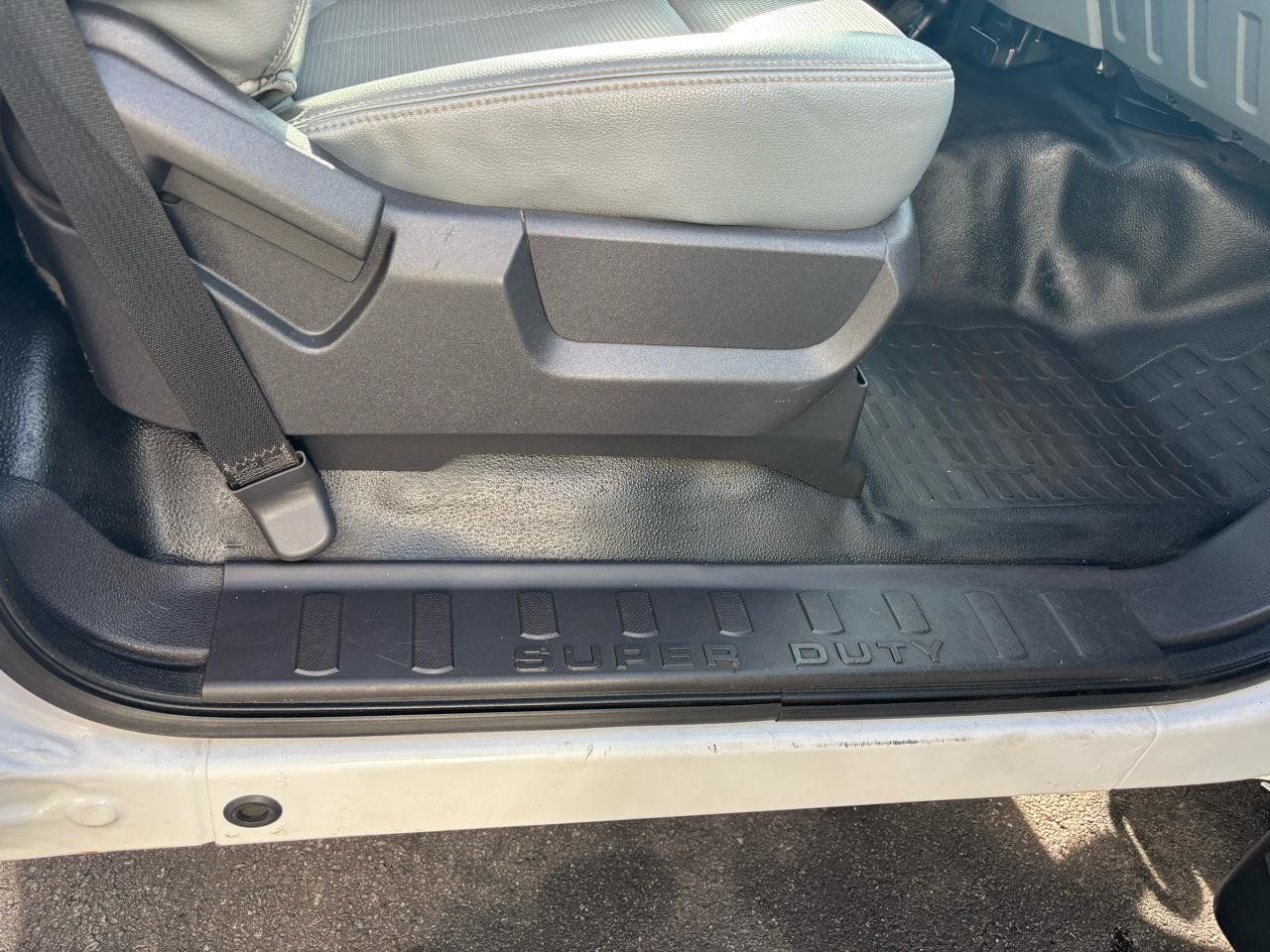 Used 2015 Ford F550 4x4 Regular Cab Super Duty image 36