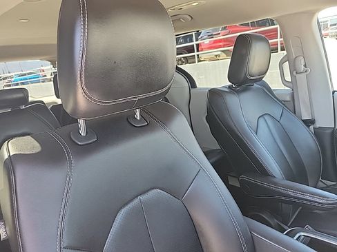 Used 2024 Chrysler Pacifica Touring-L FWD image 49