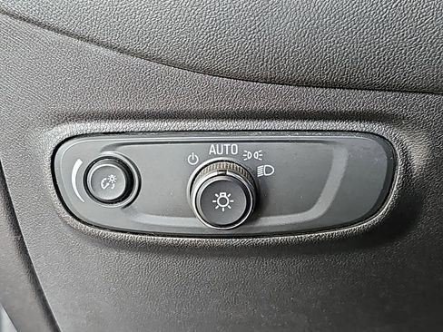 Used 2022 Chevrolet Equinox LS FWD image 29