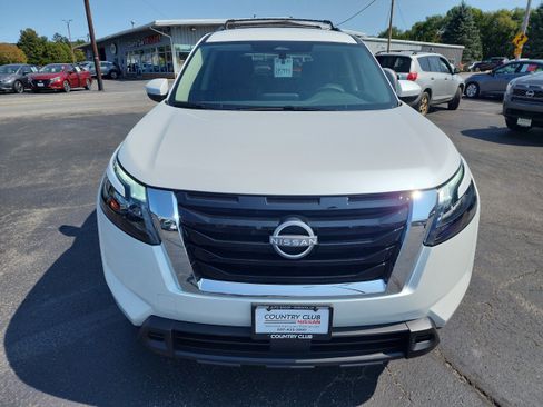 New 2025 Nissan Pathfinder SV image 3