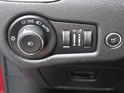 Used 2021 Jeep Cherokee Latitude Lux w/ Sun & Sound Group AWD/4WD image 15