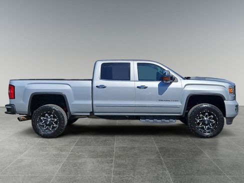 Used 2018 GMC Sierra 2500 Denali w/ Duramax Plus Package AWD/4WD image 6