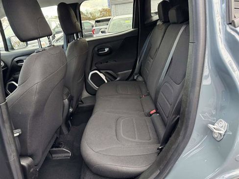 Used 2018 Jeep Renegade Latitude image 9