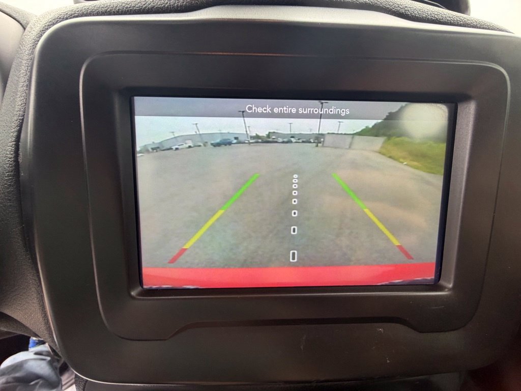 Used 2021 Jeep Renegade Latitude AWD/4WD image 28