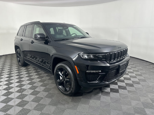 Certified 2025 Jeep Grand Cherokee Limited w/ Black Appearance Package AWD/4WD image 2