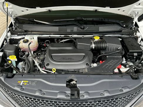 Used 2023 Chrysler Voyager LX FWD image 38