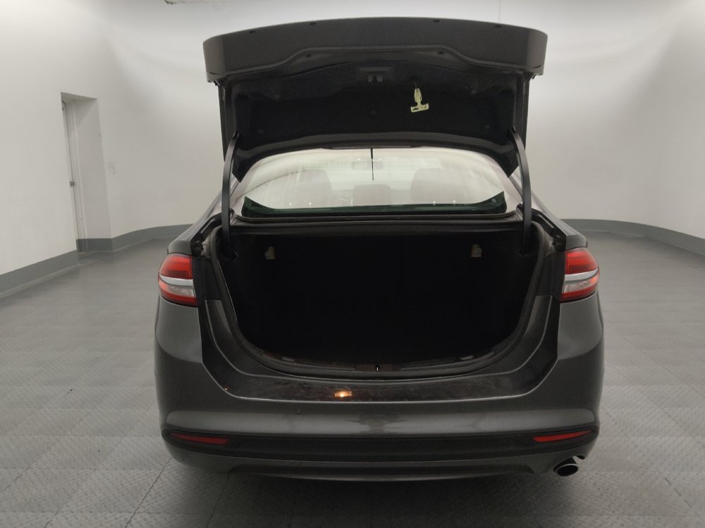 Used 2018 Ford Fusion SE w/ Fusion SE Technology Package FWD image 29