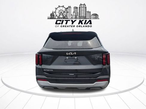 Certified 2024 Kia Sorento LX FWD image 6