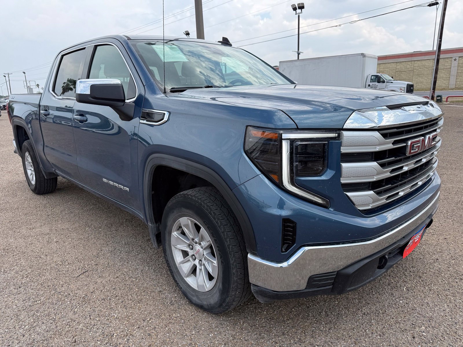 Used 2024 GMC Sierra 1500 SLE AWD/4WD image 1