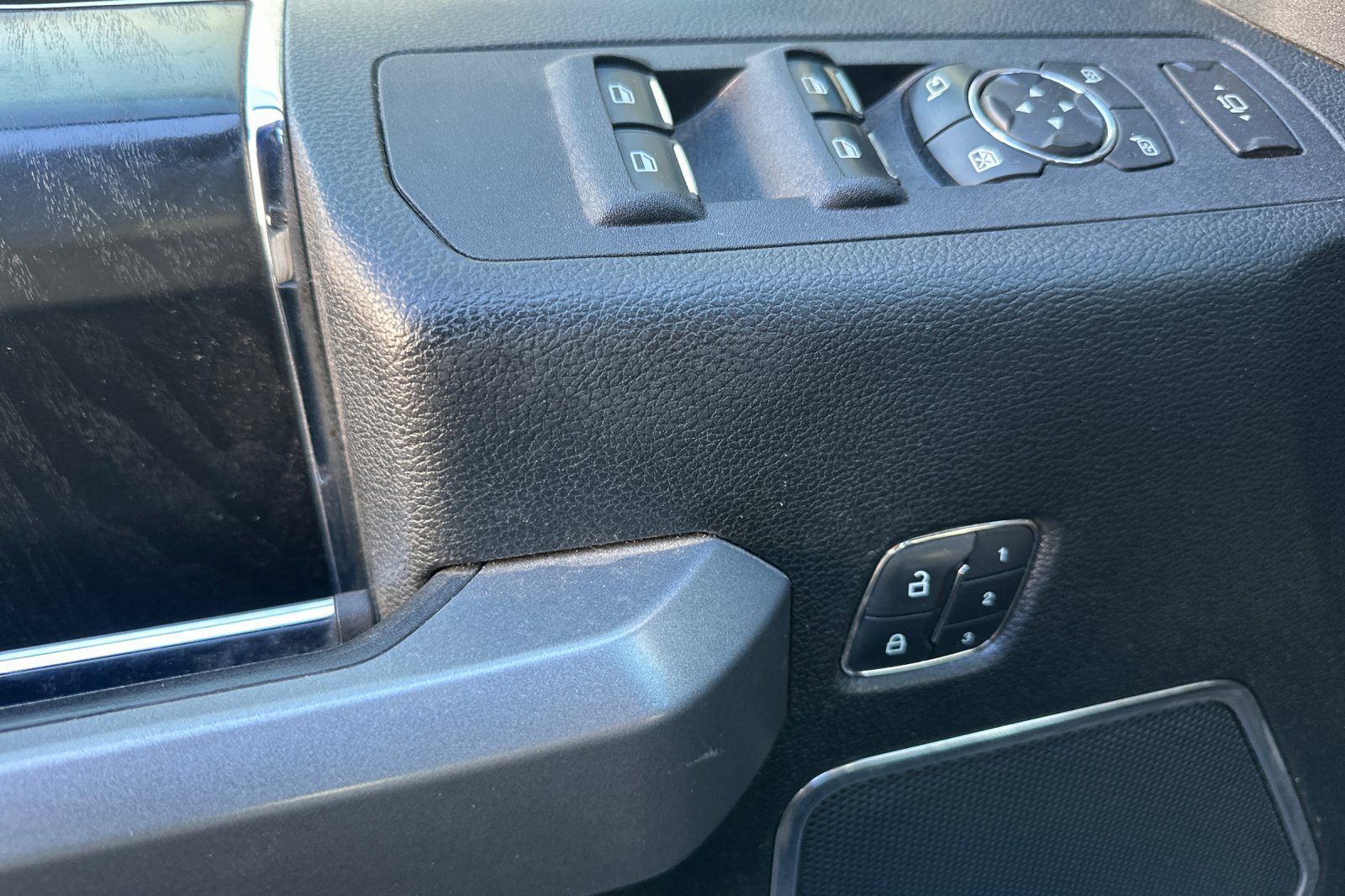 Used 2019 Ford F250 Platinum w/ Platinum Ultimate Package AWD/4WD image 11