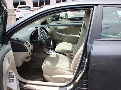 Used 2012 Toyota Corolla LE FWD image 10