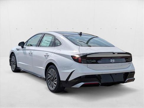 New 2025 Hyundai Sonata Limited image 9