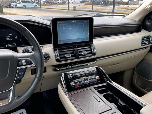 Used 2021 Lincoln Navigator Reserve w/ Luxury Package image 6