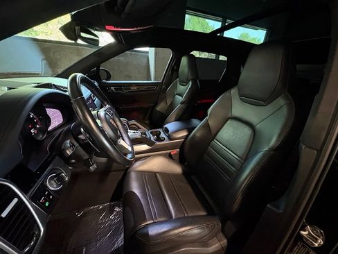 Used 2019 Porsche Cayenne Turbo AWD/4WD image 5