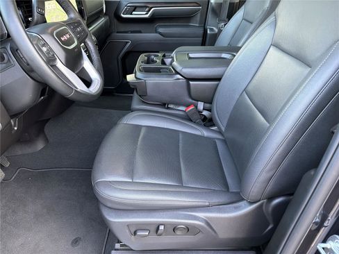 Used 2025 GMC Sierra 1500 SLT AWD/4WD image 8