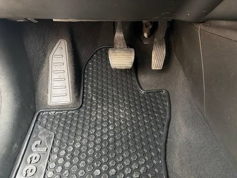 Used 2023 Jeep Renegade Latitude AWD/4WD image 38