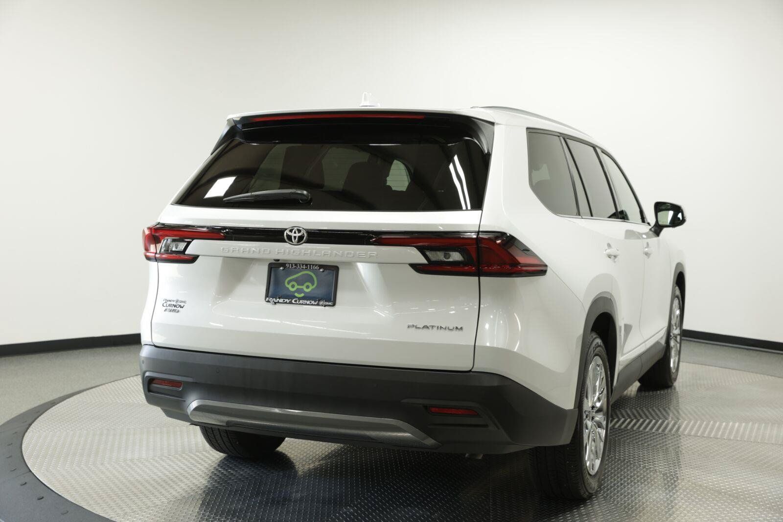 Used 2025 Toyota Grand Highlander AWD image 8