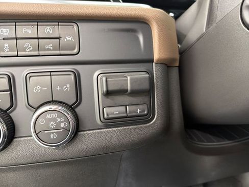 Certified 2025 Chevrolet Tahoe High Country AWD/4WD image 35