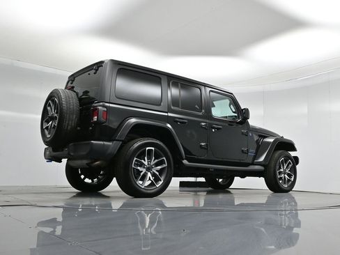 Used 2024 Jeep Wrangler Unlimited image 47