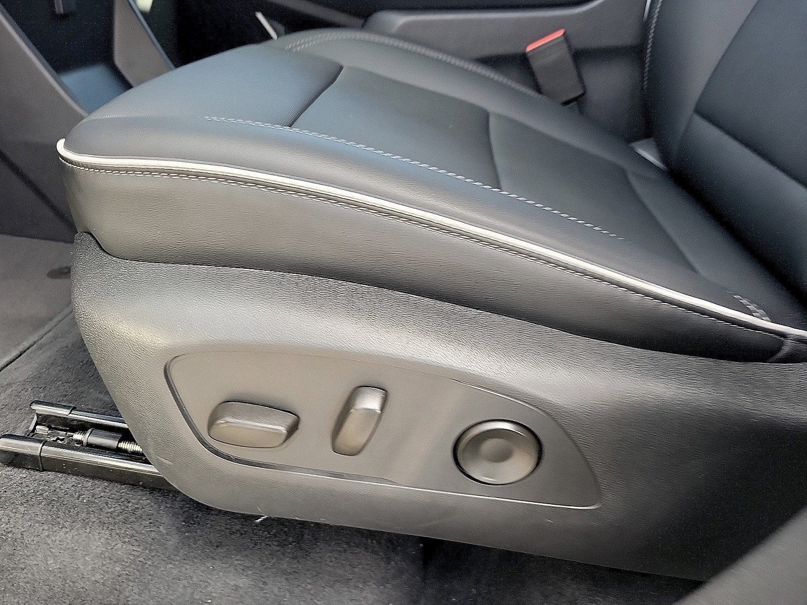 Used 2026 Buick Enclave Preferred FWD image 13