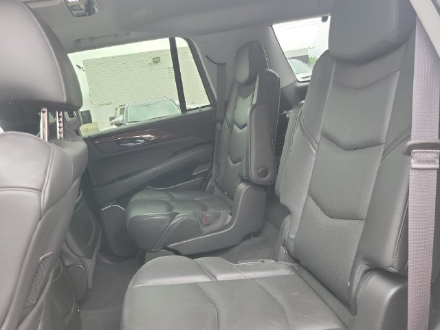 Used 2015 Cadillac Escalade Luxury AWD/4WD image 36