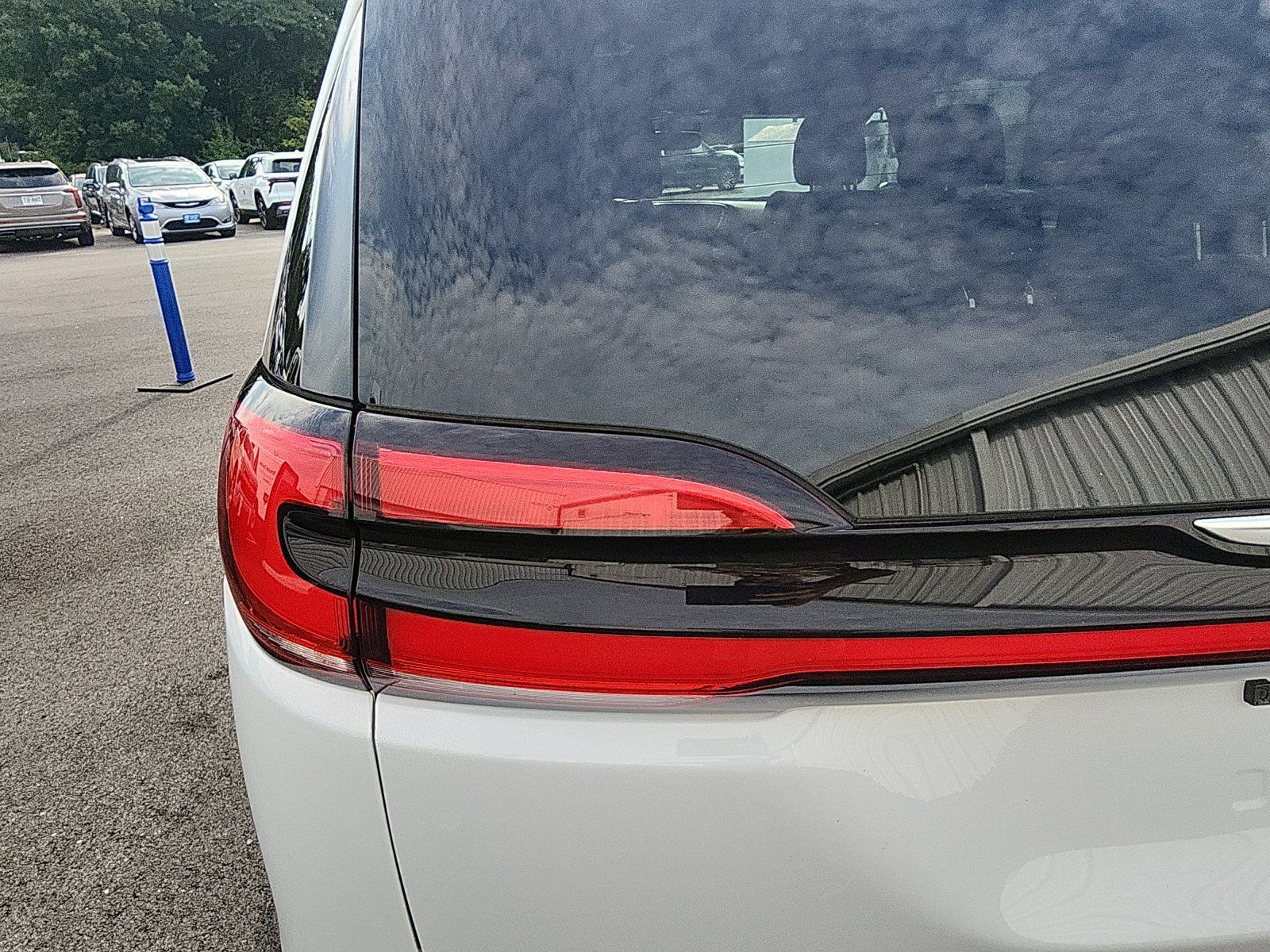 Used 2025 Chrysler Pacifica Select FWD image 13