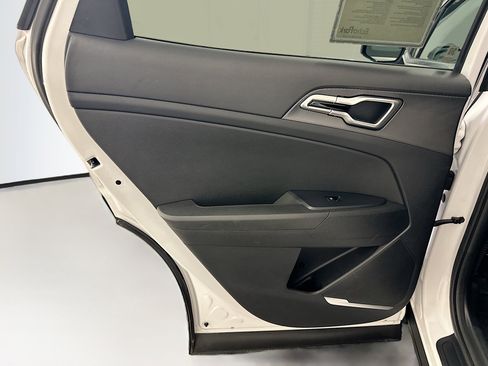 Used 2025 Kia Sportage LX image 26