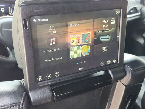 Used 2018 Chrysler Pacifica Touring-L Plus w/ Advanced Safetytec Group FWD image 34