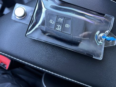 Certified 2025 Volkswagen Jetta SE image 30