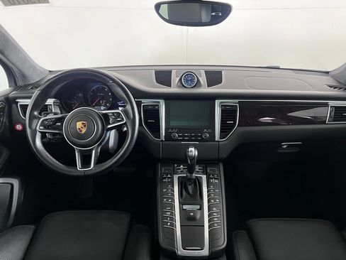 Certified 2018 Porsche Macan Turbo AWD/4WD image 22