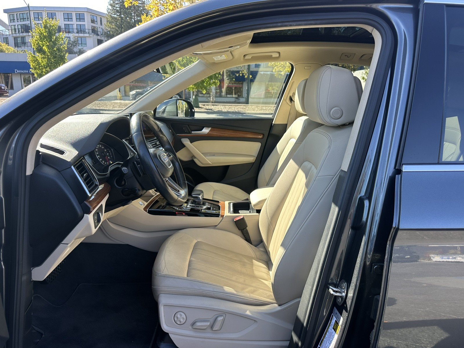 Used 2022 Audi Q5 2.0T Premium w/ Convenience Package AWD/4WD image 18