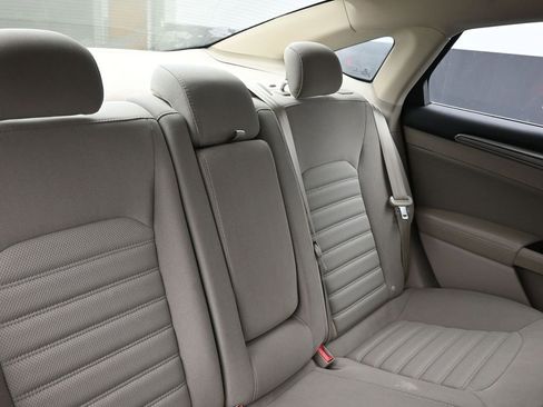 Used 2017 Ford Fusion SE image 14