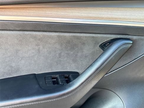 Used 2021 Tesla Model 3 Standard Range Plus image 19