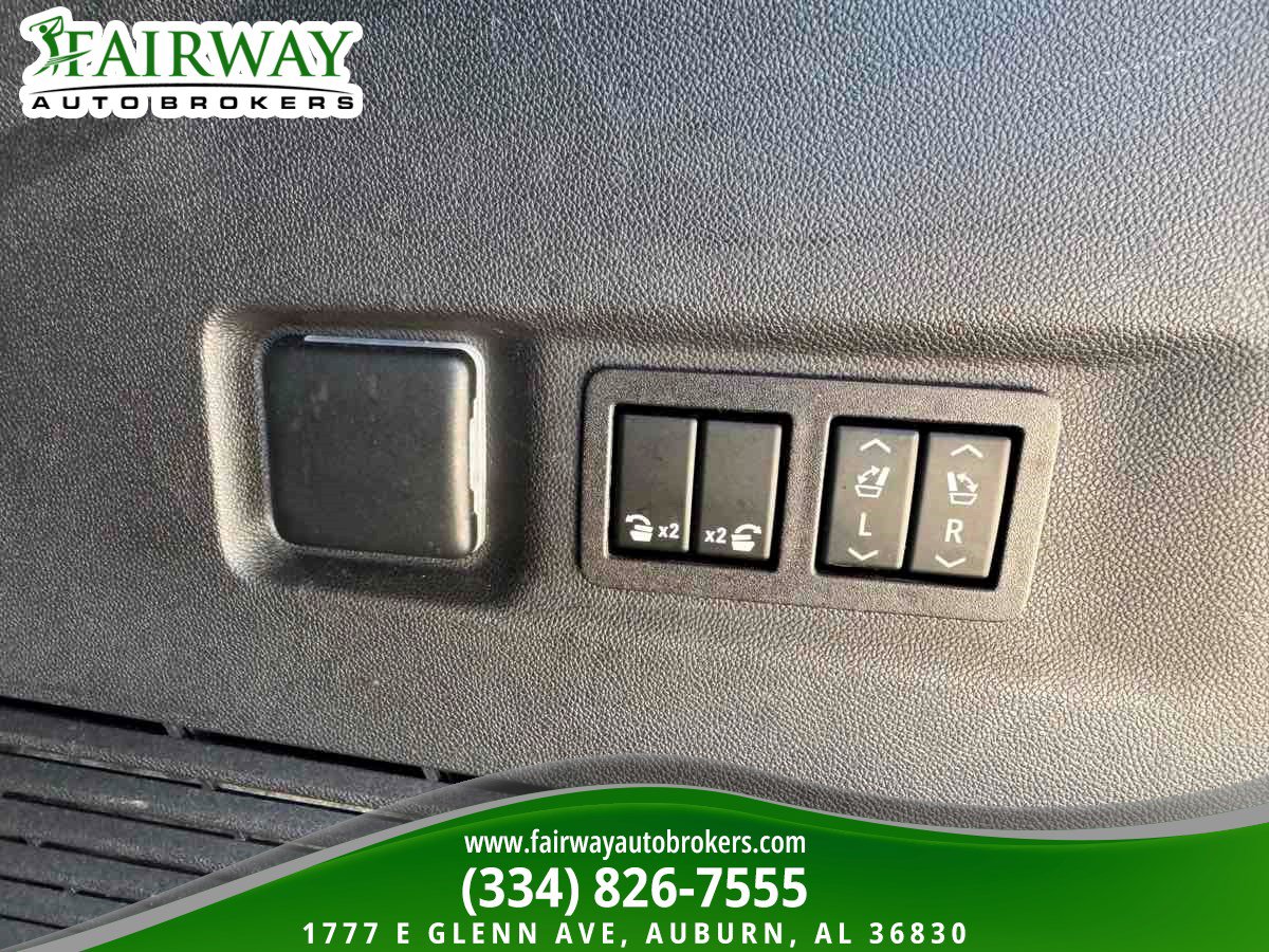 Used 2023 GMC Yukon XL Denali w/ Advanced Technology Package RWD image 31