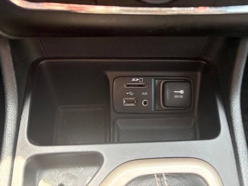 Used 2016 Jeep Cherokee Limited FWD image 29