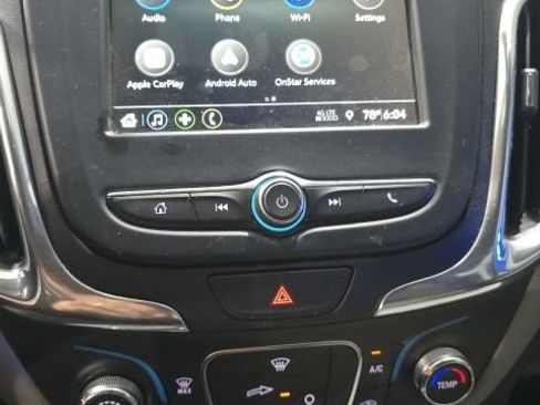 Used 2019 Chevrolet Equinox LT image 2