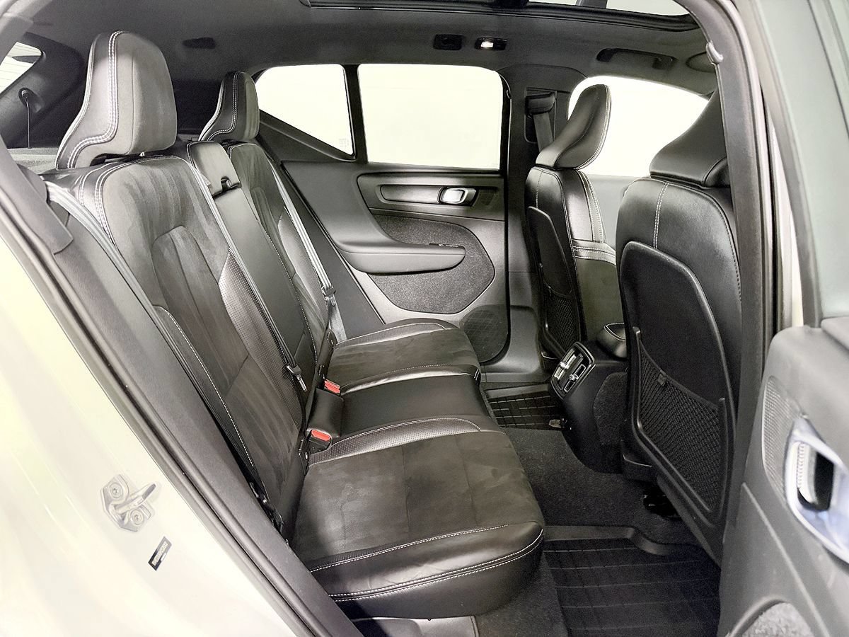 Used 2021 Volvo XC40 P8 Recharge w/ Advanced Package AWD/4WD image 33