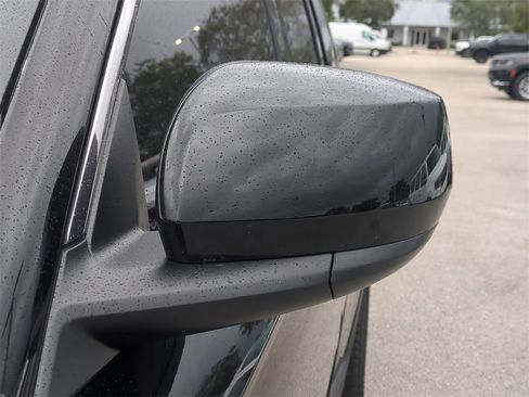 Used 2023 Jeep Grand Cherokee Laredo image 13