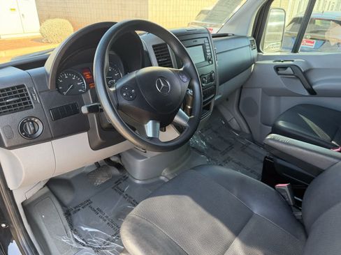 Used 2015 Mercedes-Benz Sprinter 2500 image 2