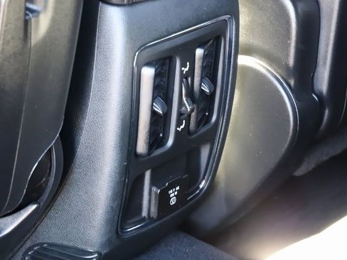 Used 2022 Jeep Grand Cherokee Laredo X image 20