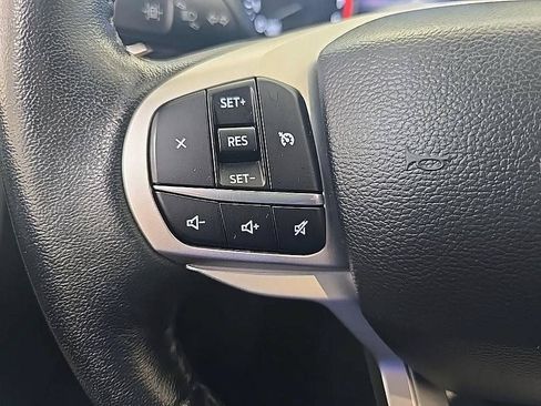 Used 2023 Ford Explorer XLT w/ Equipment Group 202A AWD/4WD image 18