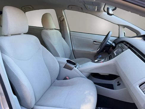 Used 2014 Toyota Prius Three image 40