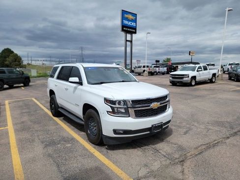 Used 2019 Chevrolet Tahoe LT w/ Luxury Package RWD image 3