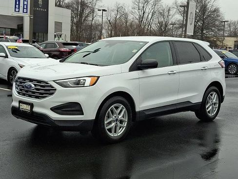 Certified 2022 Ford Edge SE image 3