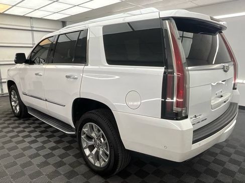 Used 2017 Cadillac Escalade Premium Luxury AWD/4WD image 25