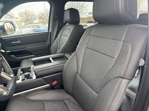 Used 2025 Toyota Tundra Limited AWD/4WD image 16